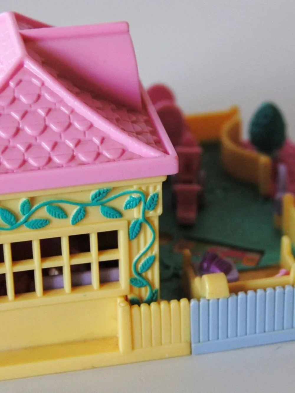 Vintage Bluebird Polly Pocket Pollyville Nursery School Playset Babies Complete